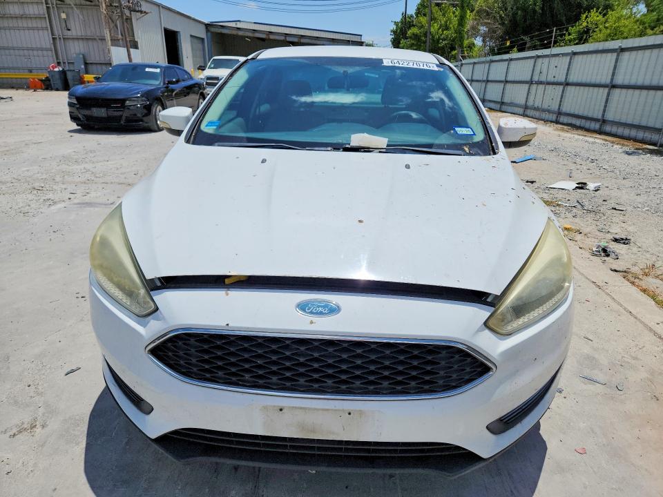 64227076 :رقم المزاد ، 1FADP3F24FL255321 vin ، 2015 Ford Focus مزاد بيع