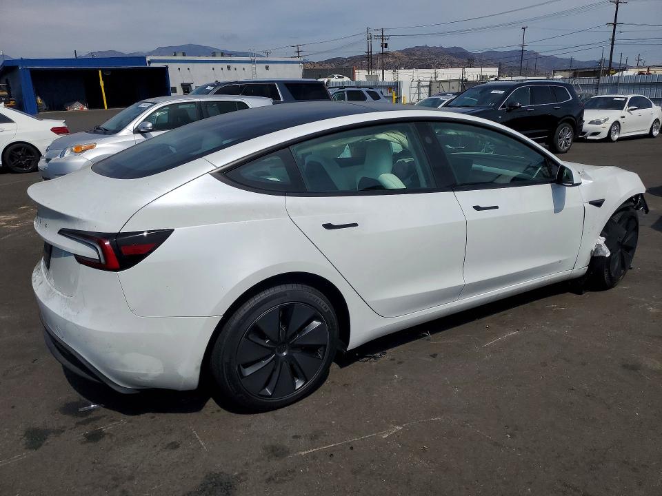 2026 Tesla Model 3 მანქანა იყიდება აუქციონზე, vin: 5YJ3E1EA2TF121141, აუქციონის ნომერი: 64156946