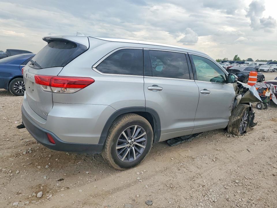65960256 :رقم المزاد ، 5TDKZRFH2JS530386 vin ، 2018 Toyota Highlander مزاد بيع