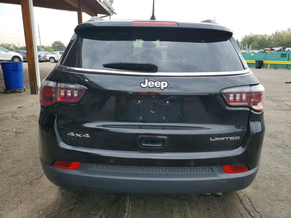 64765926 :رقم المزاد ، 3C4NJDCB9JT258982 vin ، 2018 Jeep Compass مزاد بيع