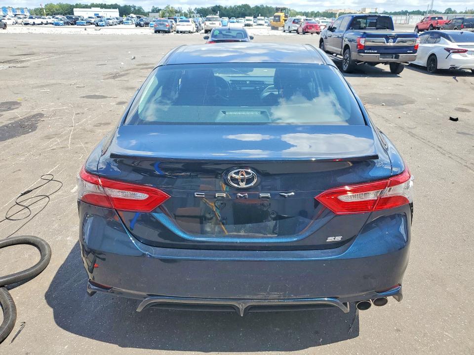 2018 Toyota Camry მანქანა იყიდება აუქციონზე, vin: 4T1B11HK6JU583990, აუქციონის ნომერი: 64321906