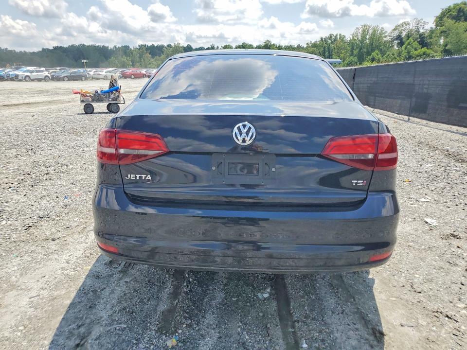 61230476 :رقم المزاد ، 3VW167AJ4HM327977 vin ، 2017 Volkswagen Jetta مزاد بيع