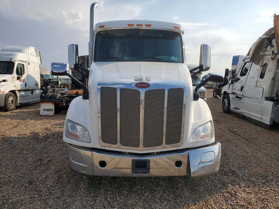 Продаж на аукціоні авто 2018 Peterbilt 579, vin: 1XPBDP9X8JD473711, номер лоту: 63661886