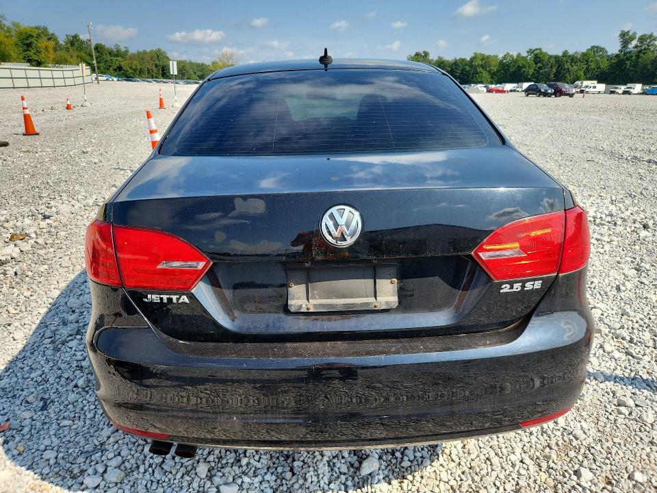 67056126 :رقم المزاد ، 3VWDP7AJ5CM369125 vin ، 2012 Volkswagen Jetta مزاد بيع