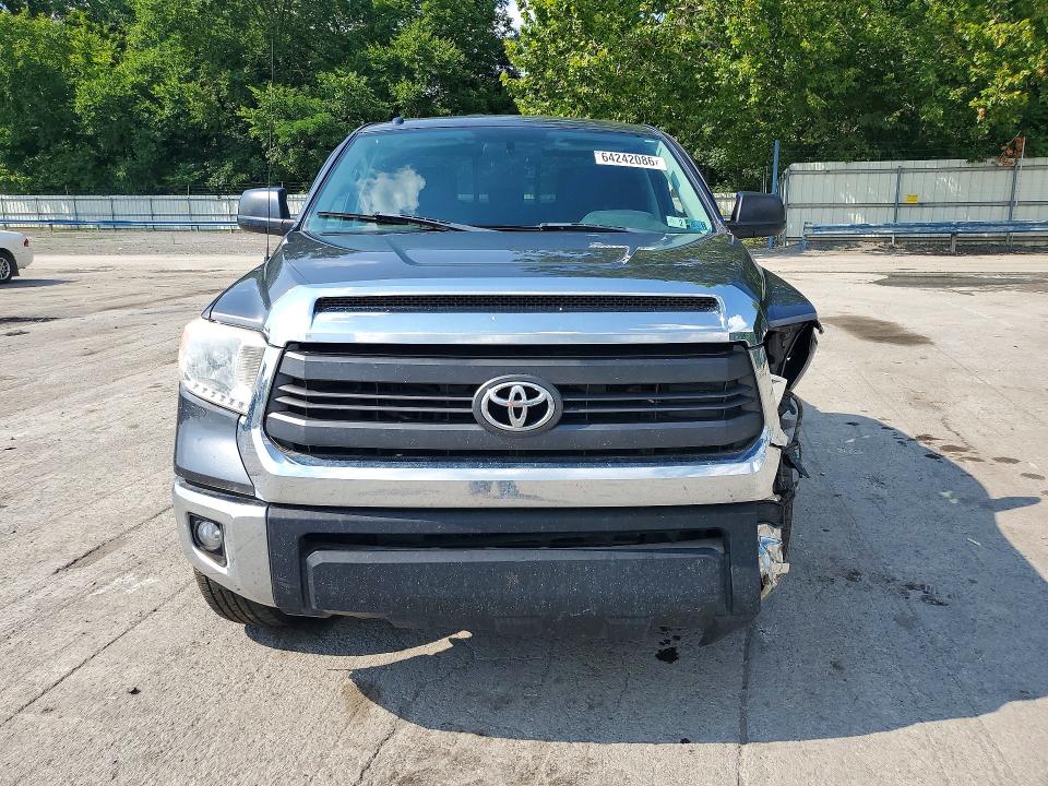 64242086 :رقم المزاد ، 5TFUW5F19FX438657 vin ، 2015 Toyota Tundra مزاد بيع