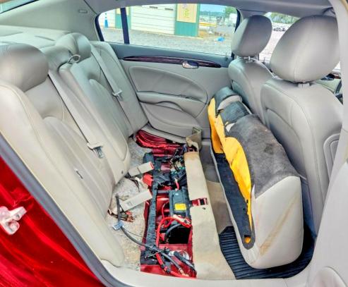 63507976 :رقم المزاد ، 1G4HC5EM3BU138495 vin ، 2011 Buick Lucerne مزاد بيع