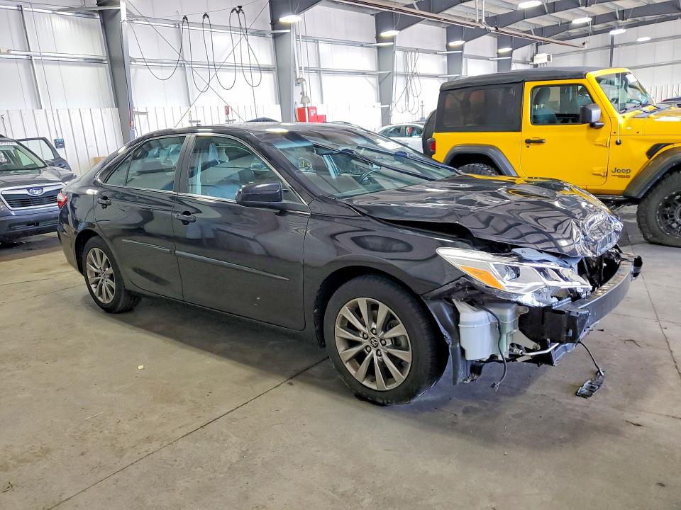 65459156 :رقم المزاد ، 4T1BK1FK4FU567438 vin ، 2015 Toyota Camry مزاد بيع