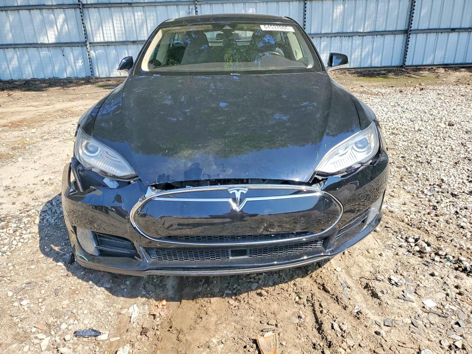64537006 :رقم المزاد ، 5YJSA1E13FF113013 vin ، 2015 Tesla Model S مزاد بيع