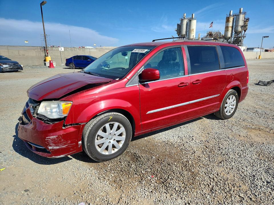 63702806 :رقم المزاد ، 2C4RC1BG9FR537785 vin ، 2015 Chrysler Town & Country مزاد بيع