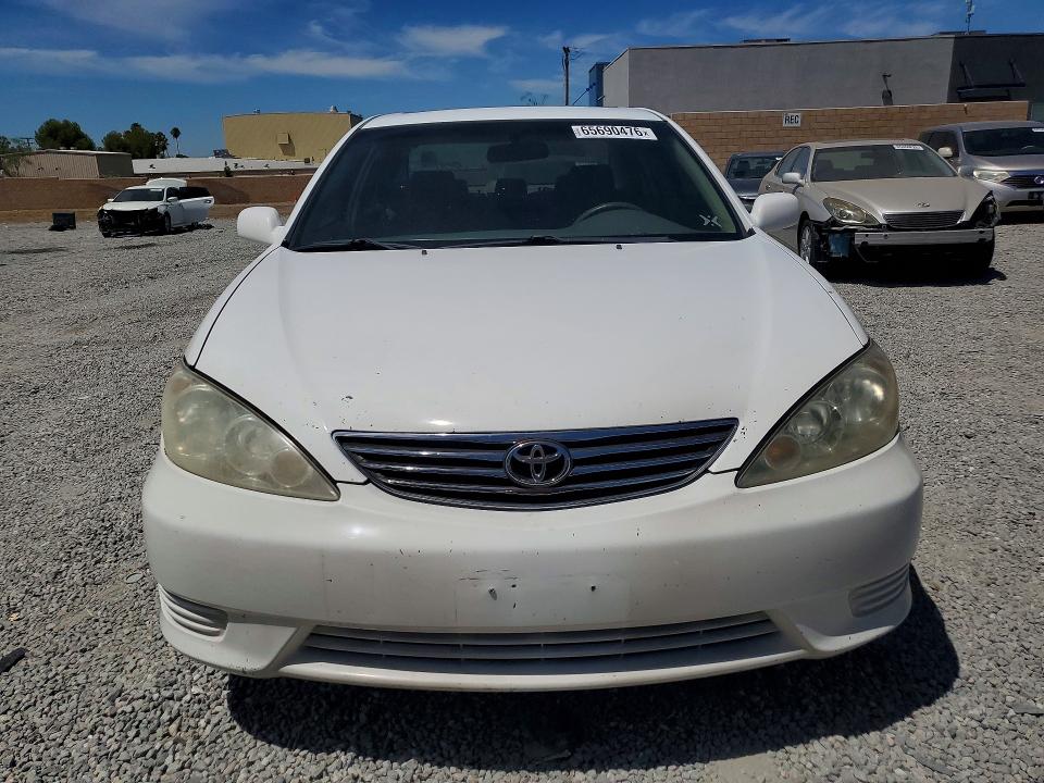 65690476 :رقم المزاد ، 4T1BE32K15U404284 vin ، 2005 Toyota Camry مزاد بيع