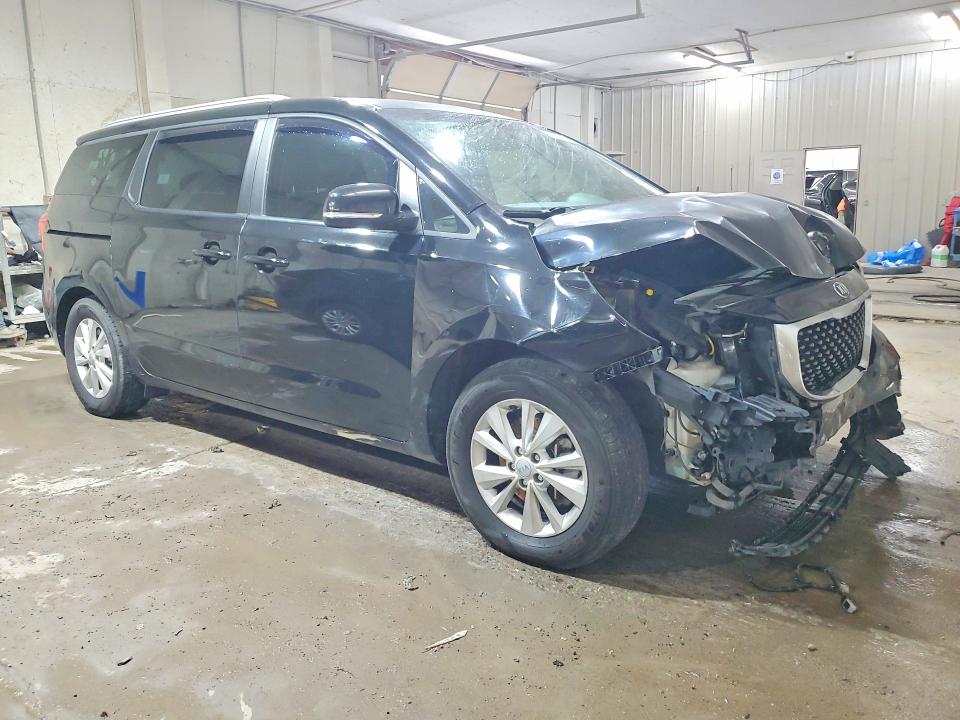 63656356 :رقم المزاد ، KNDMB5C17H6336220 vin ، 2017 Kia Sedona مزاد بيع