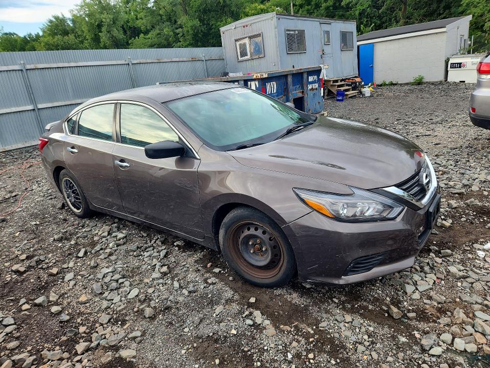 2017 Nissan Altima მანქანა იყიდება აუქციონზე, vin: 1N4AL3APXHN316700, აუქციონის ნომერი: 63833796