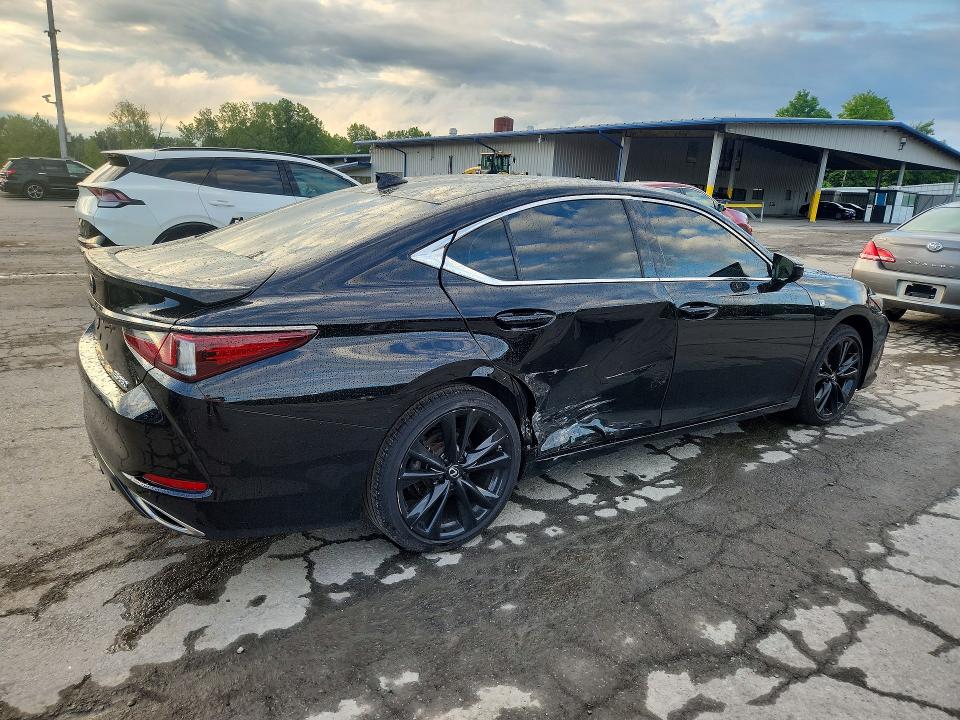 64889746 :رقم المزاد ، 58AJZ1B10NU119161 vin ، 2022 Lexus Es مزاد بيع
