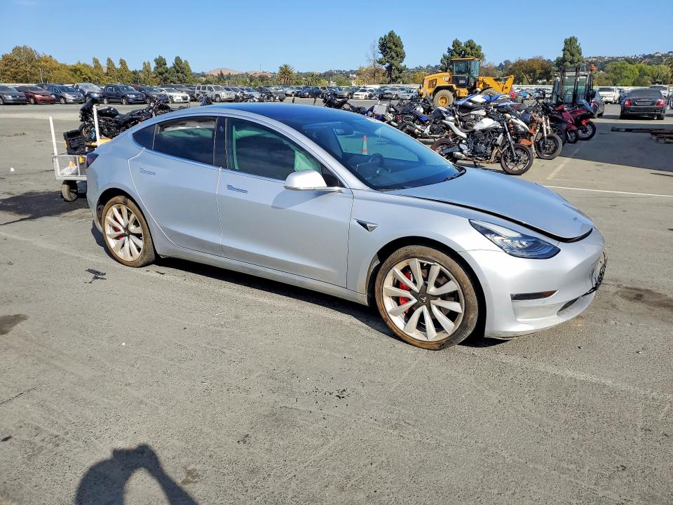 Продаж на аукціоні авто 2018 Tesla Model 3, vin: 5YJ3E1EA2JF024339, номер лоту: 64481846