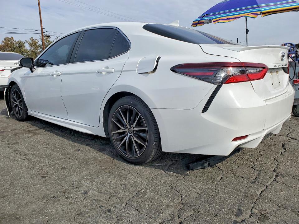 2021 Toyota Camry მანქანა იყიდება აუქციონზე, vin: 4T1G11AK1MU585862, აუქციონის ნომერი: 65037386
