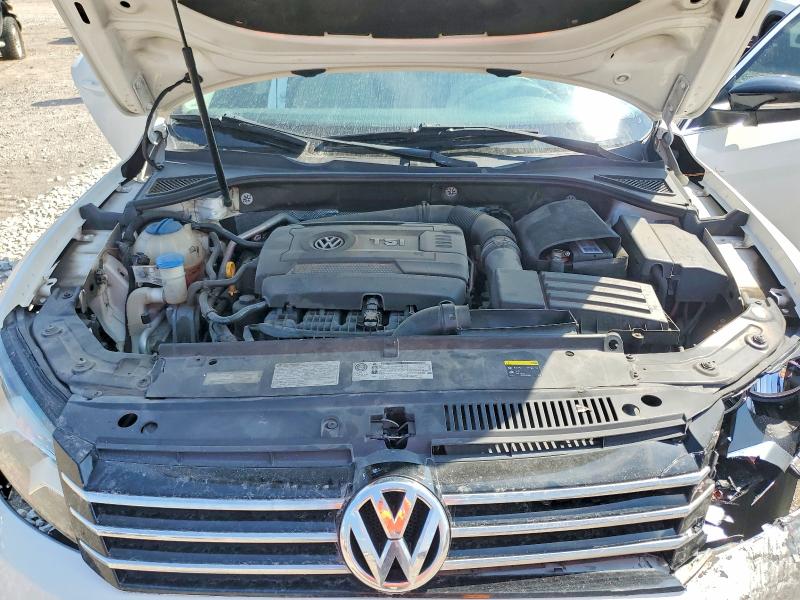 67066306 :رقم المزاد ، 1VWBS7A37FC068174 vin ، 2015 Volkswagen Passat مزاد بيع