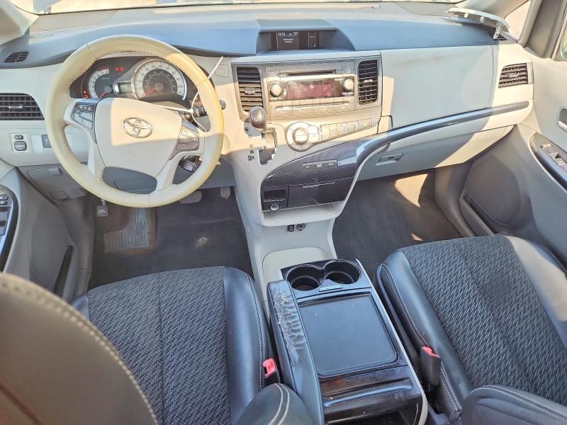 63648666 :رقم المزاد ، 5TDXK3DC0CS239841 vin ، 2012 Toyota Sienna مزاد بيع