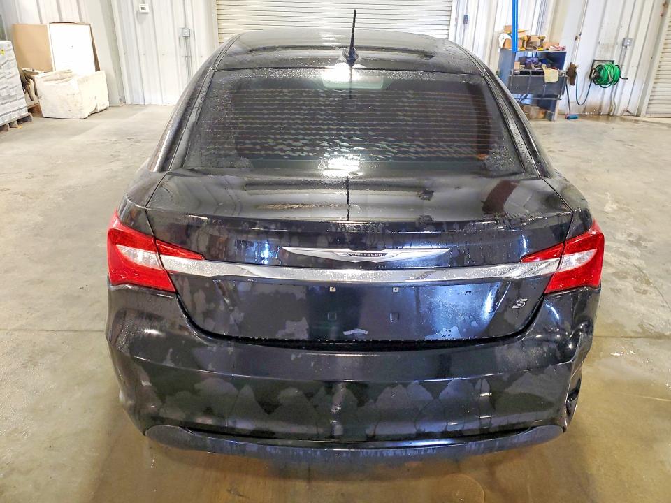 63931886 :رقم المزاد ، 1C3BC8FG1BN601236 vin ، 2011 Chrysler 200 مزاد بيع