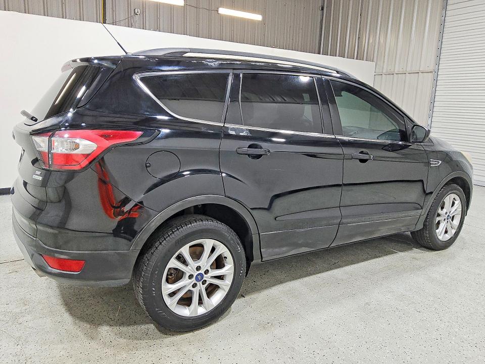 63405226 :رقم المزاد ، 1FMCU0GD6HUC07373 vin ، 2017 Ford Escape مزاد بيع