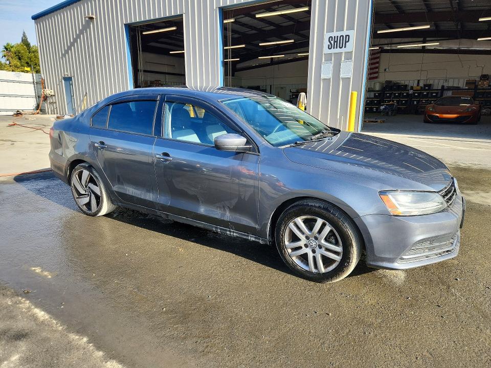 Aukcja sprzedaży 2018 Volkswagen Jetta, vin: 3VW2B7AJ9JM215312, numer aukcji: 64251596