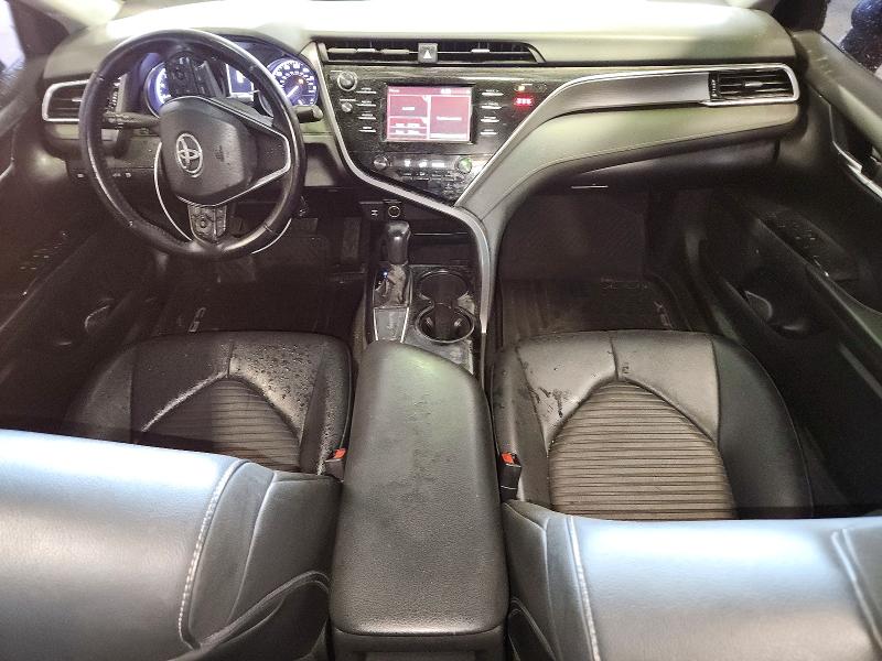 64319216 :رقم المزاد ، 4T1B11HK1JU577398 vin ، 2018 Toyota Camry مزاد بيع