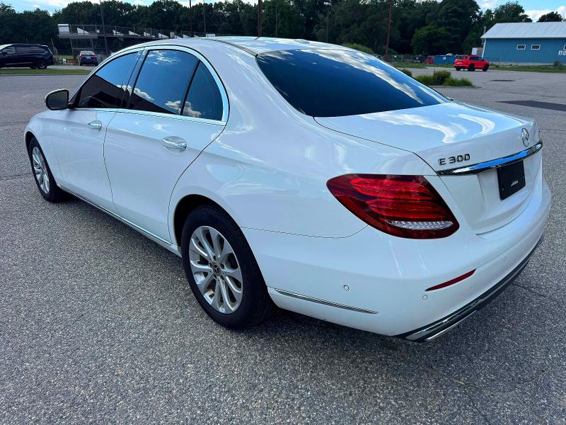 65651876 :رقم المزاد ، WDDZF4KB2JA357757 vin ، 2018 Mercedes-benz E مزاد بيع