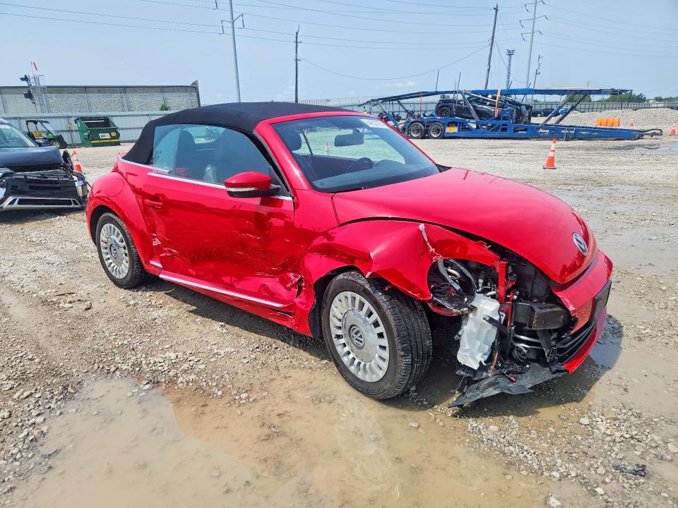2015 Volkswagen Beetle მანქანა იყიდება აუქციონზე, vin: 3VW517ATXFM800828, აუქციონის ნომერი: 64803396