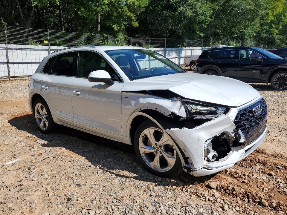 64242256 :رقم المزاد ، WA1EAAFYXP2165990 vin ، 2023 Audi Q5 مزاد بيع
