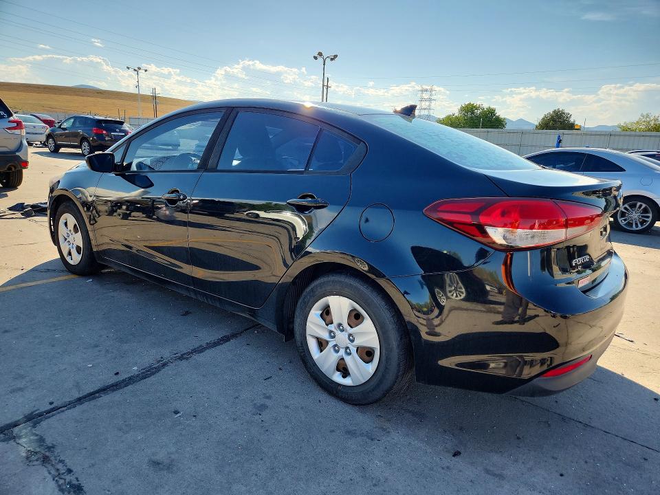 65371136 :رقم المزاد ، 3KPFK4A71JE168231 vin ، 2018 Kia Forte مزاد بيع