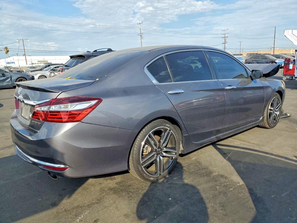 Продаж на аукціоні авто 2017 Honda Accord, vin: 1HGCR2F5XHA043818, номер лоту: 64648766