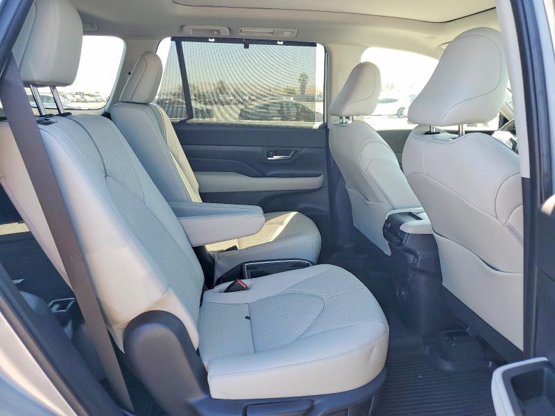 2024 Toyota Grand Highlander მანქანა იყიდება აუქციონზე, vin: 5TDAAAB5XRS049524, აუქციონის ნომერი: 64107386
