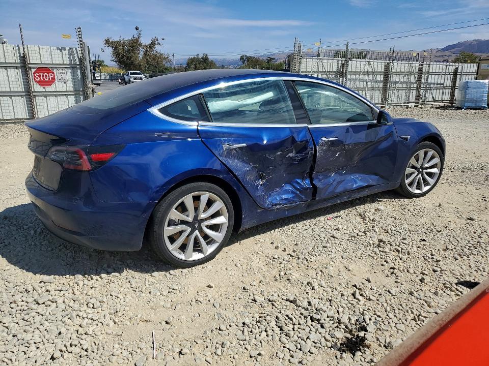 65398066 :رقم المزاد ، 5YJ3E1EA9JF040392 vin ، 2018 Tesla Model 3 مزاد بيع