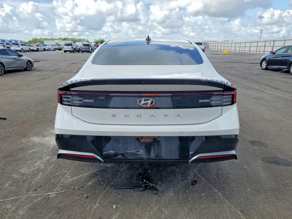 2025 Hyundai Sonata მანქანა იყიდება აუქციონზე, vin: KMHL64JA3SA465939, აუქციონის ნომერი: 64118606
