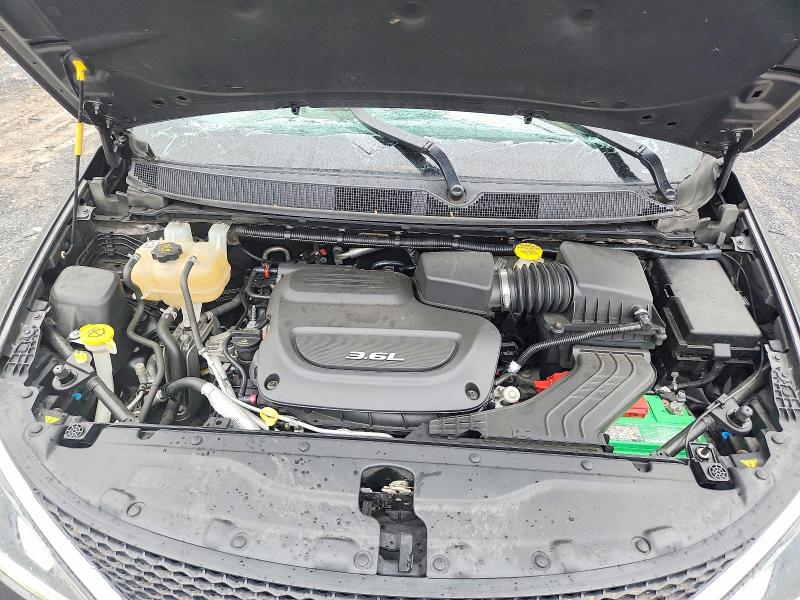 63484216 :رقم المزاد ، 2C4RC1GG8JR323372 vin ، 2018 Chrysler Pacifica مزاد بيع