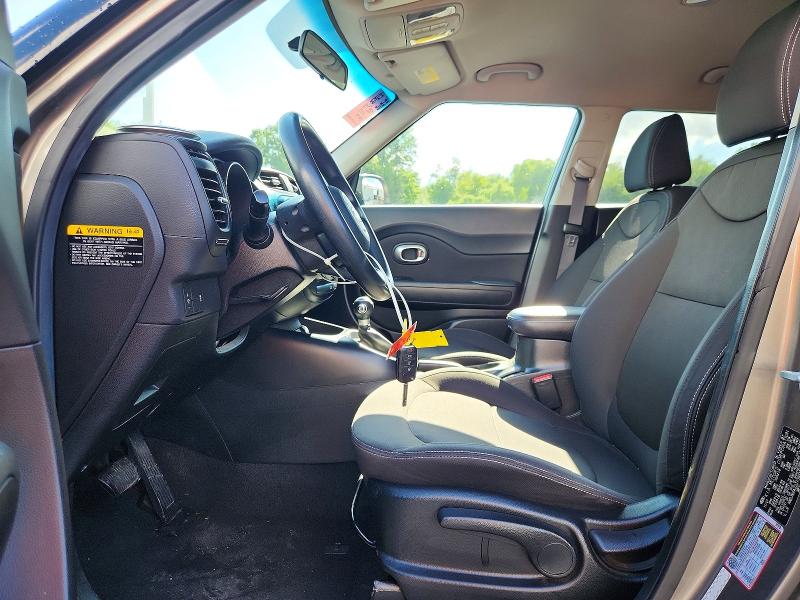 63930006 :رقم المزاد ، KNDJN2A22J7592110 vin ، 2018 Kia Soul مزاد بيع
