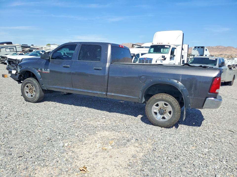 65885226 :رقم المزاد ، 3C6UR5HL3JG273327 vin ، 2018 Ram 2500 مزاد بيع