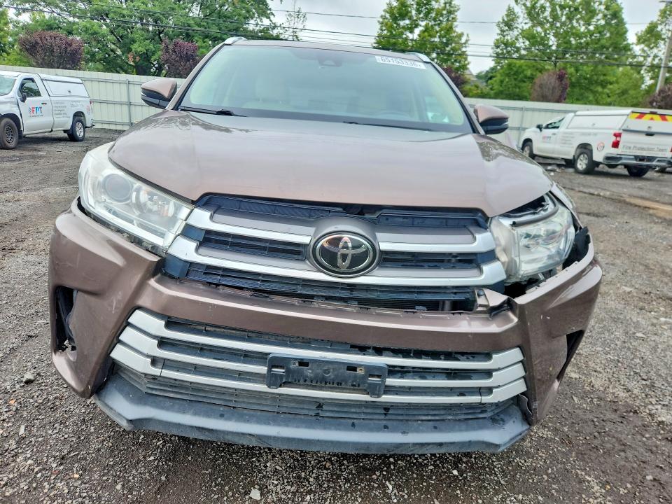 Продажа на аукционе авто 2018 Toyota Highlander, vin: 5TDJZRFH1JS902201, номер лота: 65153336