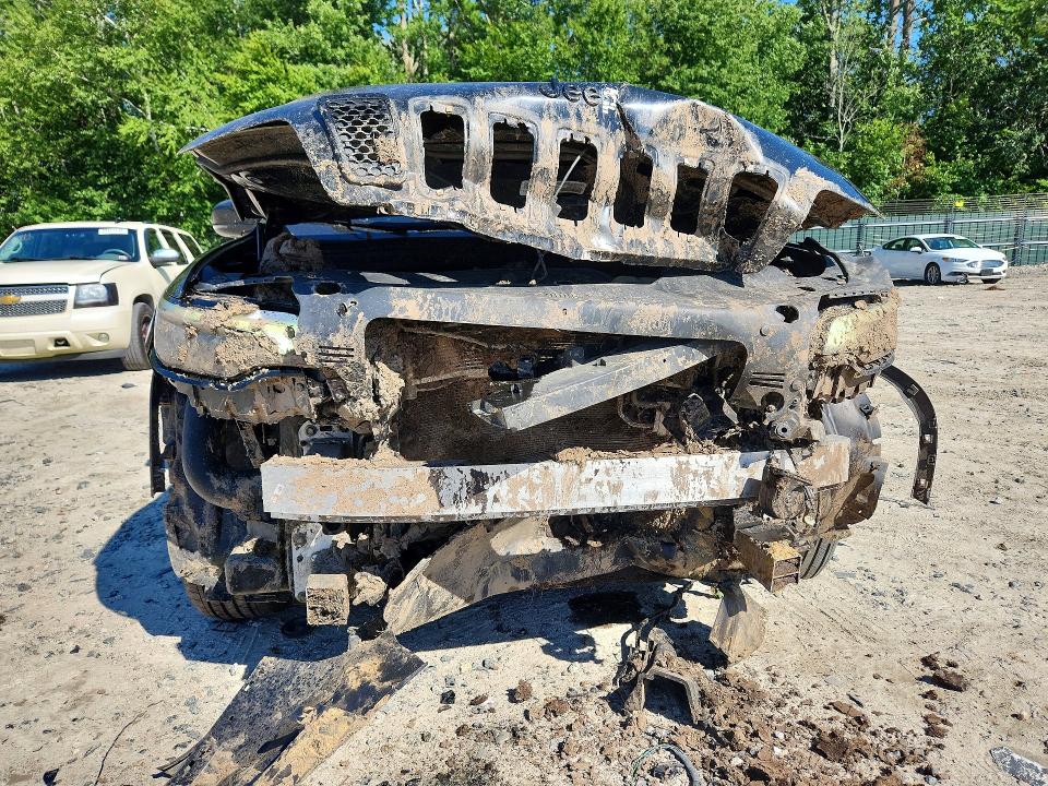 63466586 :رقم المزاد ، 1C4PJMLX0KD473159 vin ، 2019 Jeep Cherokee مزاد بيع