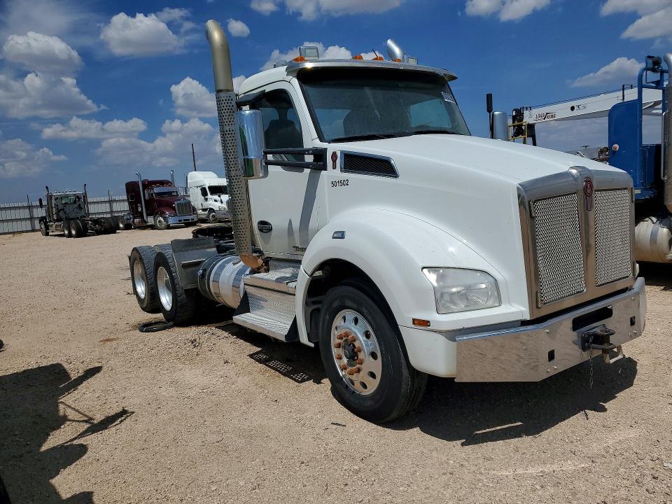 66696376 :رقم المزاد ، 1XKZD40X2LJ418711 vin ، 2020 Kenworth T880 مزاد بيع