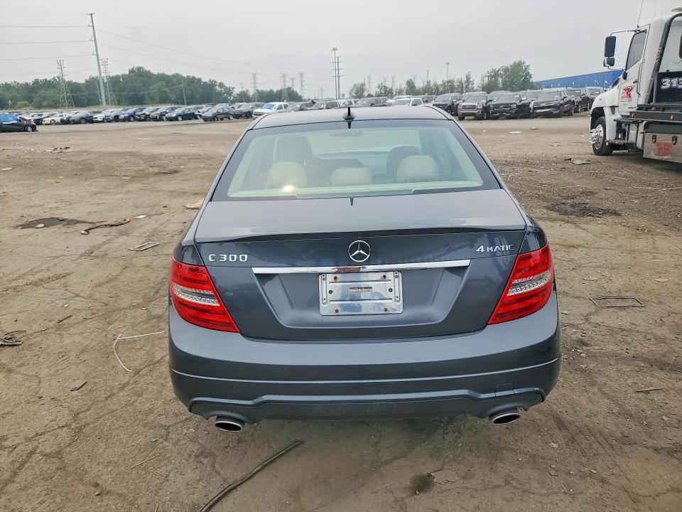 2014 Mercedes-benz C მანქანა იყიდება აუქციონზე, vin: WDDGF8AB4EA892983, აუქციონის ნომერი: 64554386
