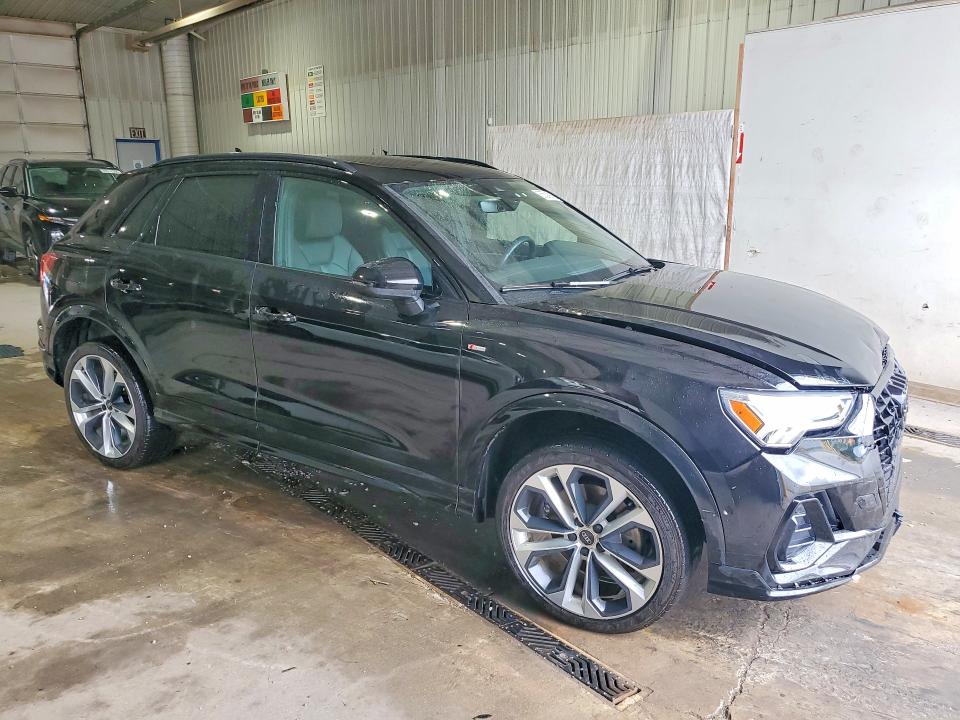 65530916 :رقم المزاد ، WA1EECF38M1128426 vin ، 2021 Audi Q3 مزاد بيع