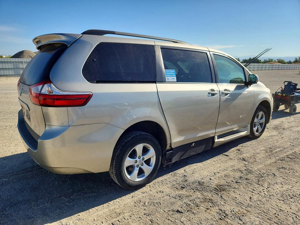 64573056 :رقم المزاد ، 5TDKK3DC0FS647707 vin ، 2015 Toyota Sienna مزاد بيع