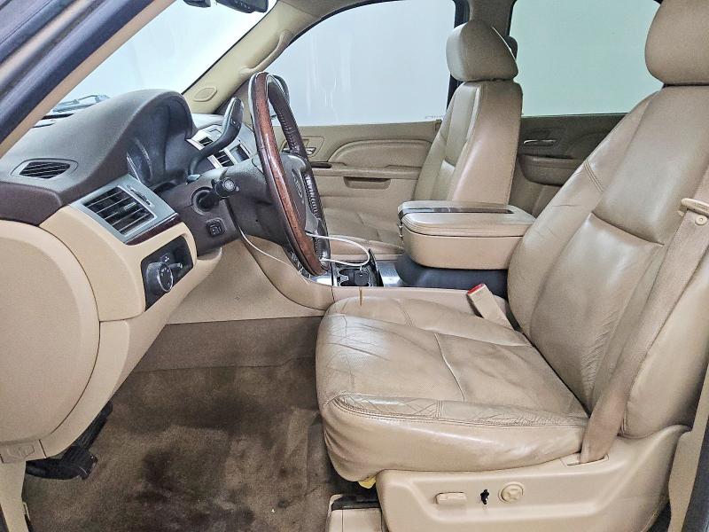 2011 Cadillac Escalade მანქანა იყიდება აუქციონზე, vin: 1GYS4CEF2BR148588, აუქციონის ნომერი: 61074036