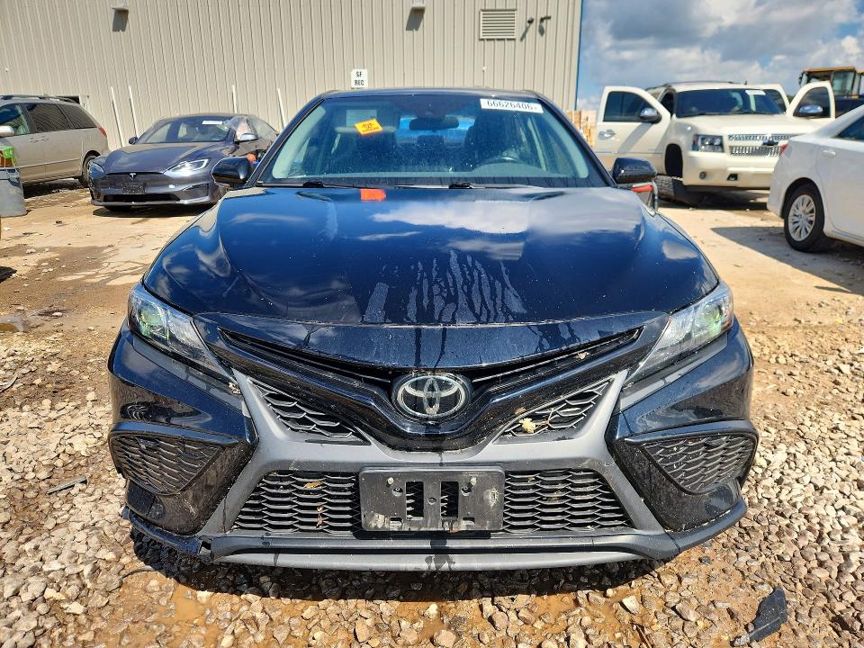 2022 Toyota Camry მანქანა იყიდება აუქციონზე, vin: 4T1G11BK5NU069536, აუქციონის ნომერი: 66626406