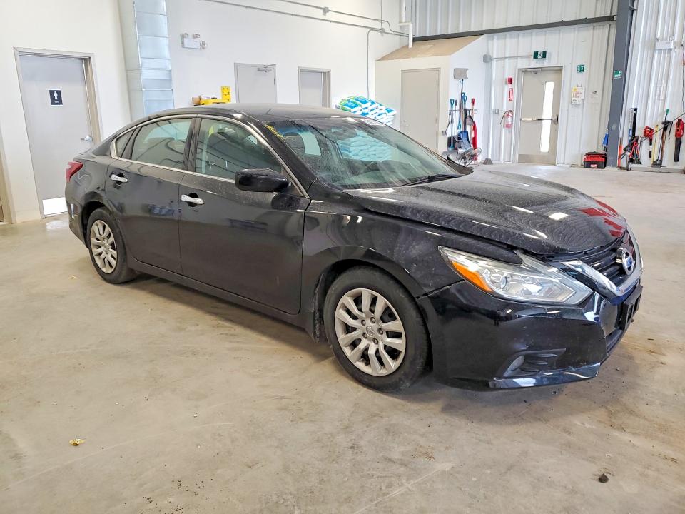 Продажа на аукционе авто 2018 Nissan Altima, vin: 1N4AL3AP9JC179833, номер лота: 64272396