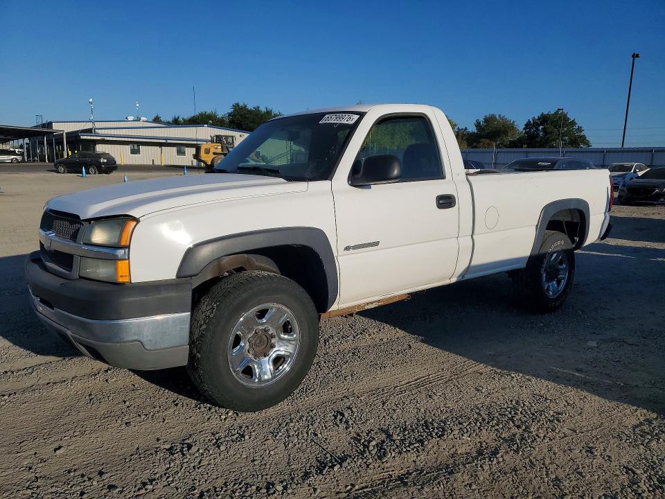 65799976 :رقم المزاد ، 1GCHC24U04E140092 vin ، 2004 Chevrolet Silverado مزاد بيع