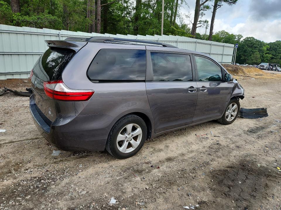 63874986 :رقم المزاد ، 5TDKZ3DC8HS853565 vin ، 2017 Toyota Sienna مزاد بيع
