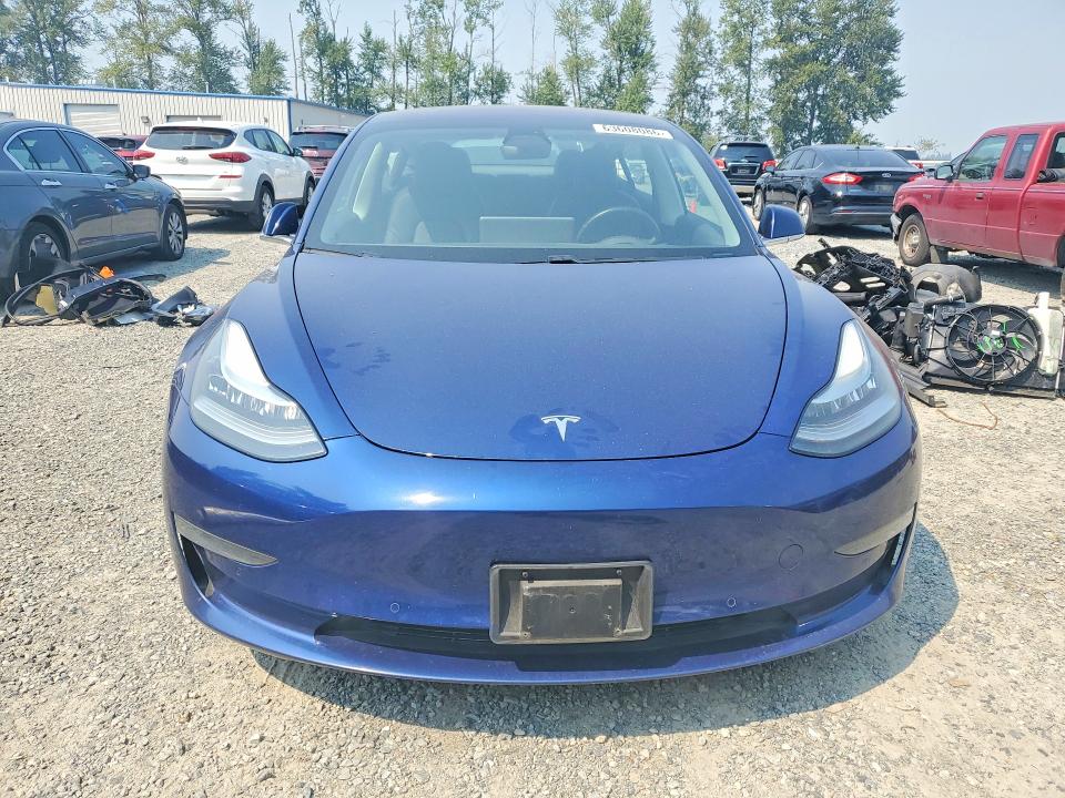 63608086 :رقم المزاد ، 5YJ3E1EA1JF076013 vin ، 2018 Tesla Model 3 مزاد بيع