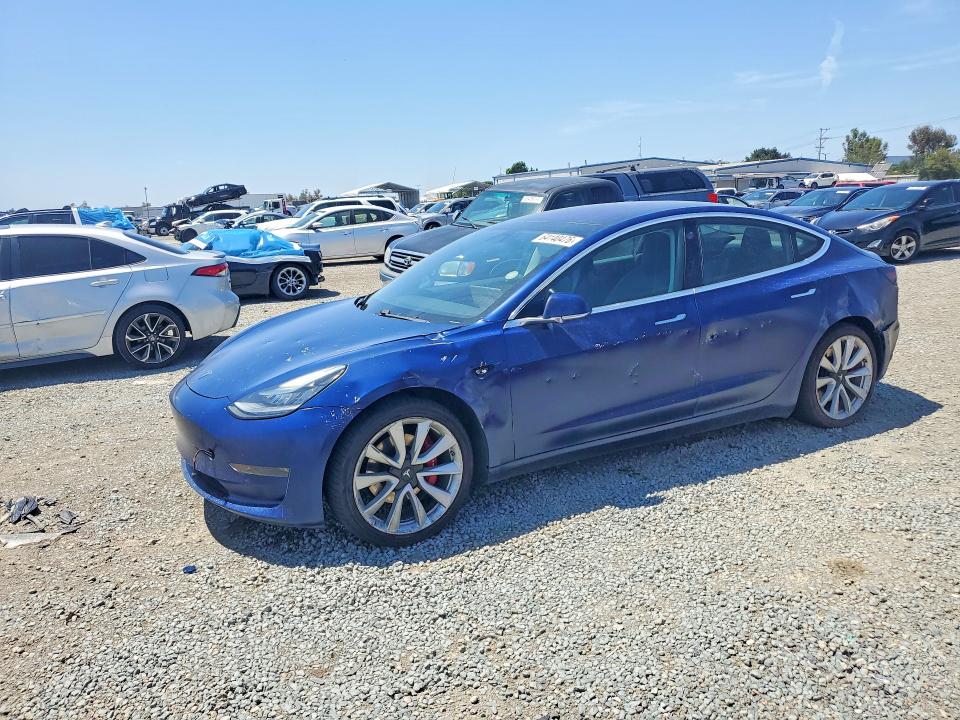 2018 Tesla Model 3 მანქანა იყიდება აუქციონზე, vin: 5YJ3E1EAXJF008101, აუქციონის ნომერი: 64140476