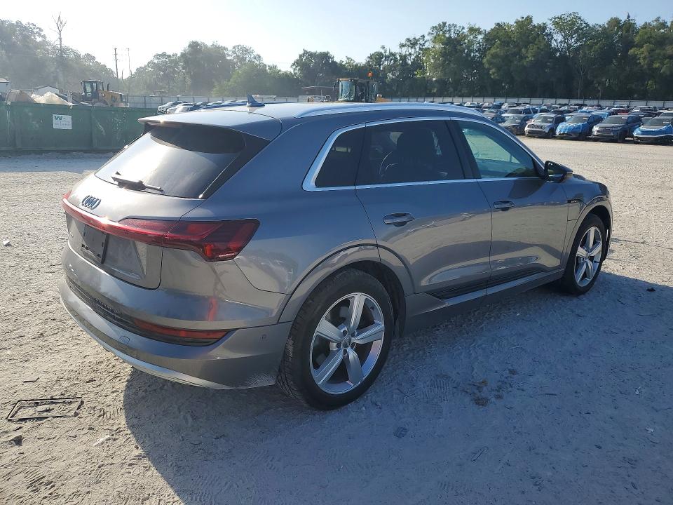 Продаж на аукціоні авто 2019 Audi E-tron, vin: WA1LAAGE1KB013004, номер лоту: 65751066